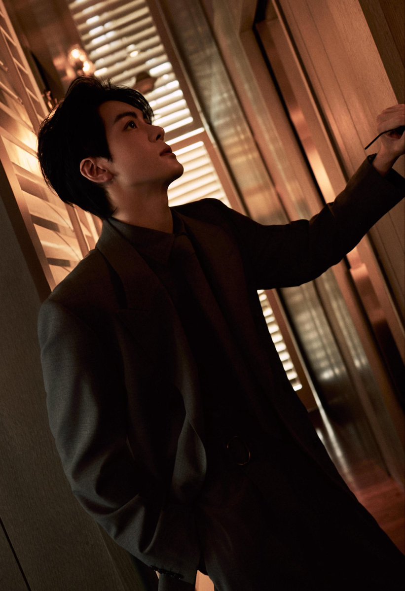 zsxarchives's tweet image. 📸 2026.01.24 #ZengShunxi Studio Update 

#ZengShunxi appears at the opening of the Emporio Armani x Dr. Glasses pop-up store, wearing the Emporio Armani Spring/Summer 2026 Menswear Collection, paired with the Emporio Armani Titanium Optical Frame EA1188TD 3001 and the Emporio…