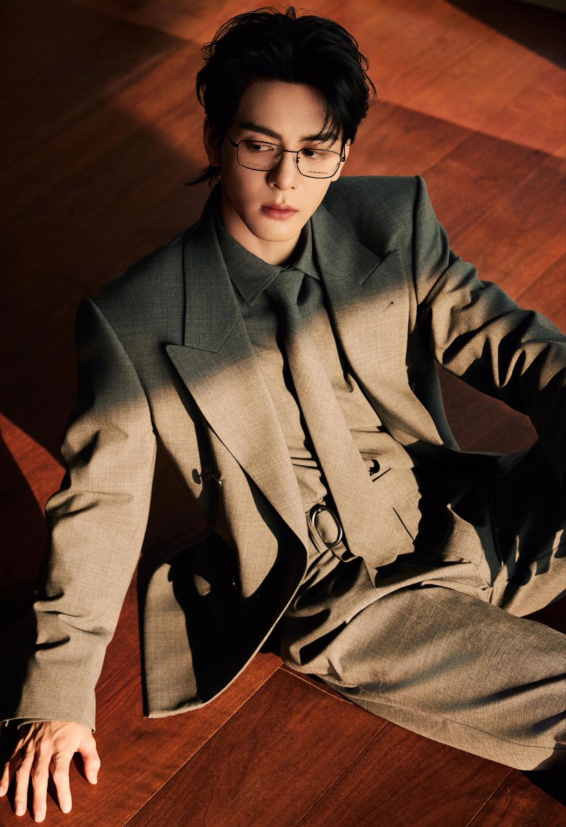 zsxarchives's tweet image. 📸 2026.01.24 #ZengShunxi Studio Update 

#ZengShunxi appears at the opening of the Emporio Armani x Dr. Glasses pop-up store, wearing the Emporio Armani Spring/Summer 2026 Menswear Collection, paired with the Emporio Armani Titanium Optical Frame EA1188TD 3001 and the Emporio…