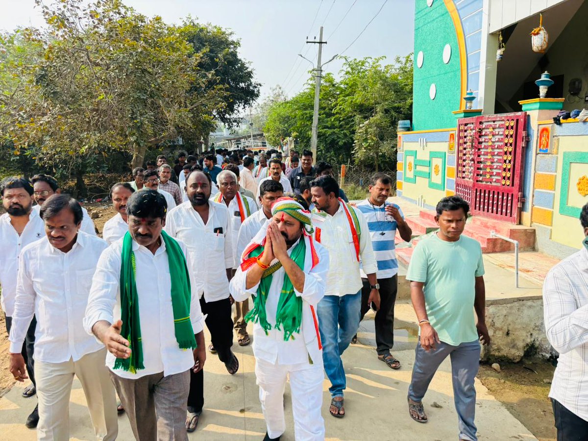 MLARamdasNayak's tweet photo. వైరా పురపాలక సంఘ ఎన్నికల సందర్భంగా ఎమ్మెల్యే శ్రీ రాందాస్ నాయక్ గారు పాదయాత్రగా 4వ వార్డు పరిధిలోని రాజీవ్ నగర్, ఎన్‌ఎస్‌పీ కాలనీ, మాటూరిపేట, ఫిషరీస్ కాలనీ ప్రాంతాల్లో పర్యటించారు
#RamdasAnnaForWyra
#ManaWYRA
#ManaRamDASAnna
#VoiceOfWyra
#CongressParty
#MLARamdasNayak https://t.co/RLCXWB6k5h