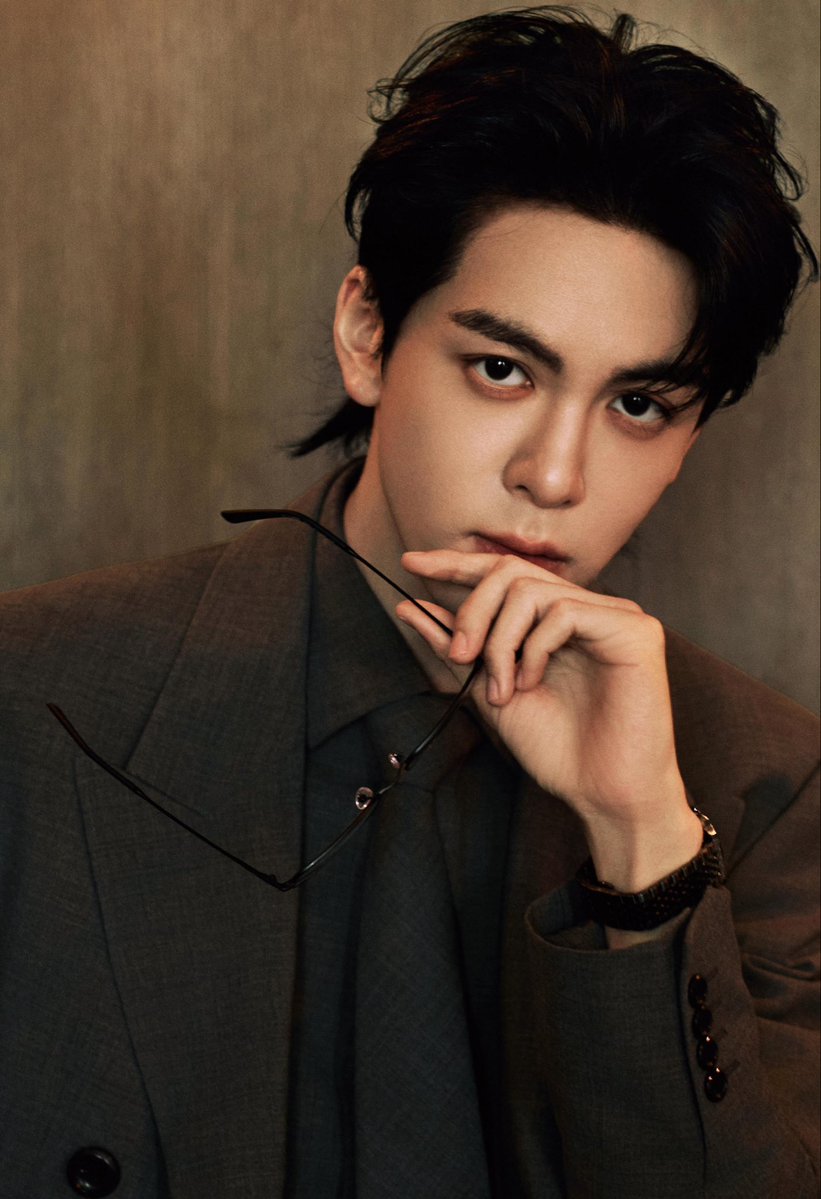 zsxarchives's tweet image. 2026.01.24 #ZengShunxi Studio Update 

#ZengShunxi appears at the opening of the Emporio Armani x Dr. Glasses pop-up store, wearing the Emporio Armani Spring/Summer 2026 Menswear Collection, paired with the Emporio Armani Titanium Optical Frame EA1188TD 3001 and the Emporio…