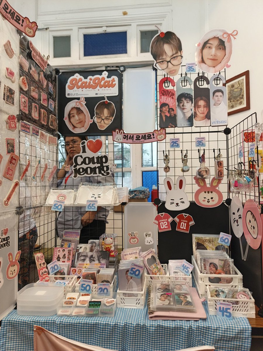 kaikatprints's tweet photo. KaiKat is here to serve your fangirling/fanboying needs!
���Mabuhay Tea House
⏱️ 1 PM to 6PM
#CoupJeongSonnet #CoupJeongArtfest #kaikatrpints #CoupJeong #stickers #photocards #jeongcheol #ticketholder #SEVENTEEN https://t.co/avy4Skj9j7