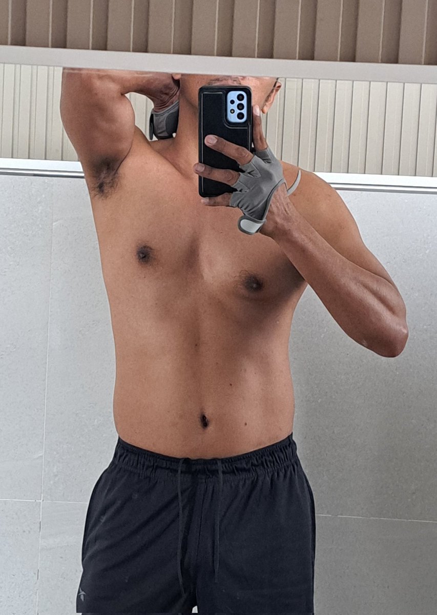 daddyhotRico's tweet photo. Not buff, not big just feeling sexy..
😄☺️😜 https://t.co/Dua6eV0ikD