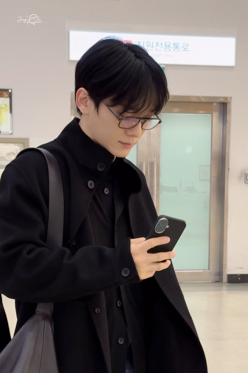 enjieLou's tweet image. Jongdae today!!! He's so pretty as always 😭😭😭😭😭😭 #김종대 #첸 #CHEN #JONGDAE