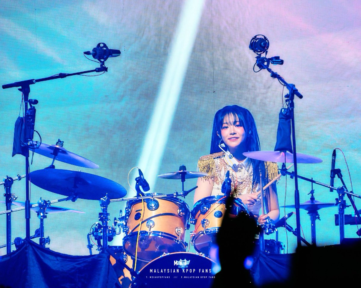 msiakpopfans's tweet photo. [📸] 260117 QWER 1ST WORLD TOUR <ROCKATION> in KUALA LUMPUR

#QWER #ROCKATION #QWERinKL #QWERinMY #ROCKATIONinKL #ROCKATIONinMY https://t.co/bbIy1XiQAX