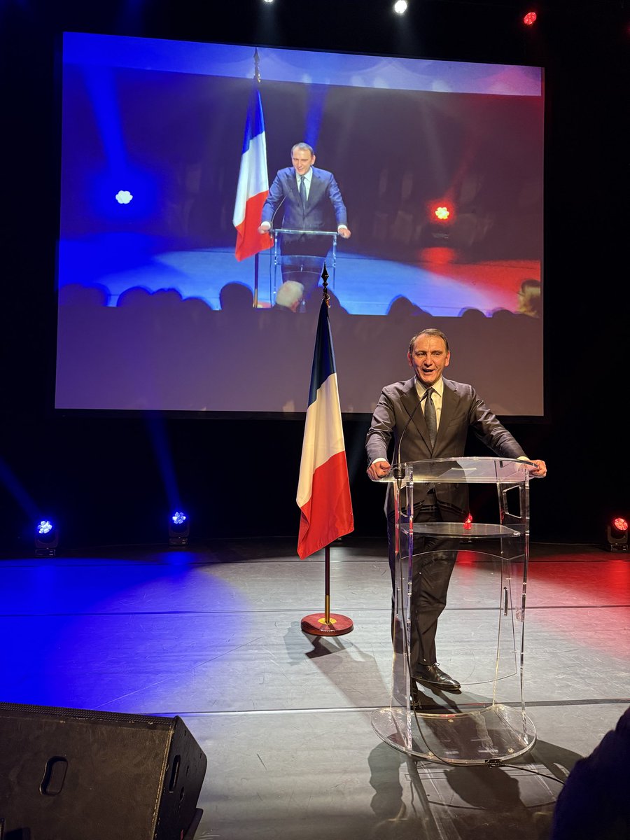 voinconmc's tweet photo. Une excellente soirĂ©e hier Ă #Florange pour la cĂ©rĂ©monie des vĆux du dĂ©putĂ© @ljacobelli
Une salle comble avec prÚs de 1000 personnes, un excellent discours qui a reçu un tonnerre d'applaudissements !!
J'ai eu le plaisir d'échanger avec de nombreux adhérents du @RNMoselle https://t.co/pMtoL4Lea8