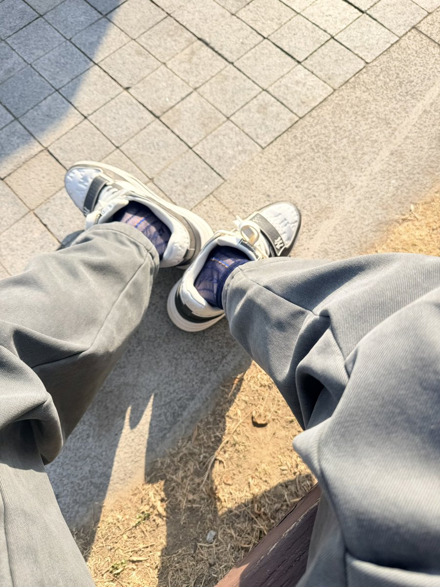 Hancock0601's tweet photo. 走累了，休息会 https://t.co/Wyd2Oob4LY