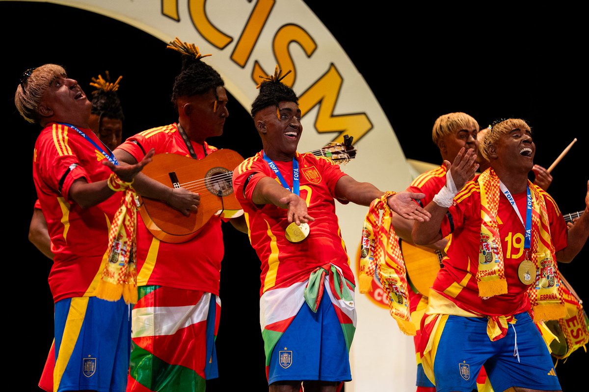 Chirigota Los legales, nosotros, si no??
<a href="/chirigotapkl/">La Chirigota Del Pakoli 🎭</a>

Fotos y video de la actuación de hoy en #Coac2026P13

📸 Ayuntamiento de Cádiz

carnavaladictos.es/adultos/los-le…