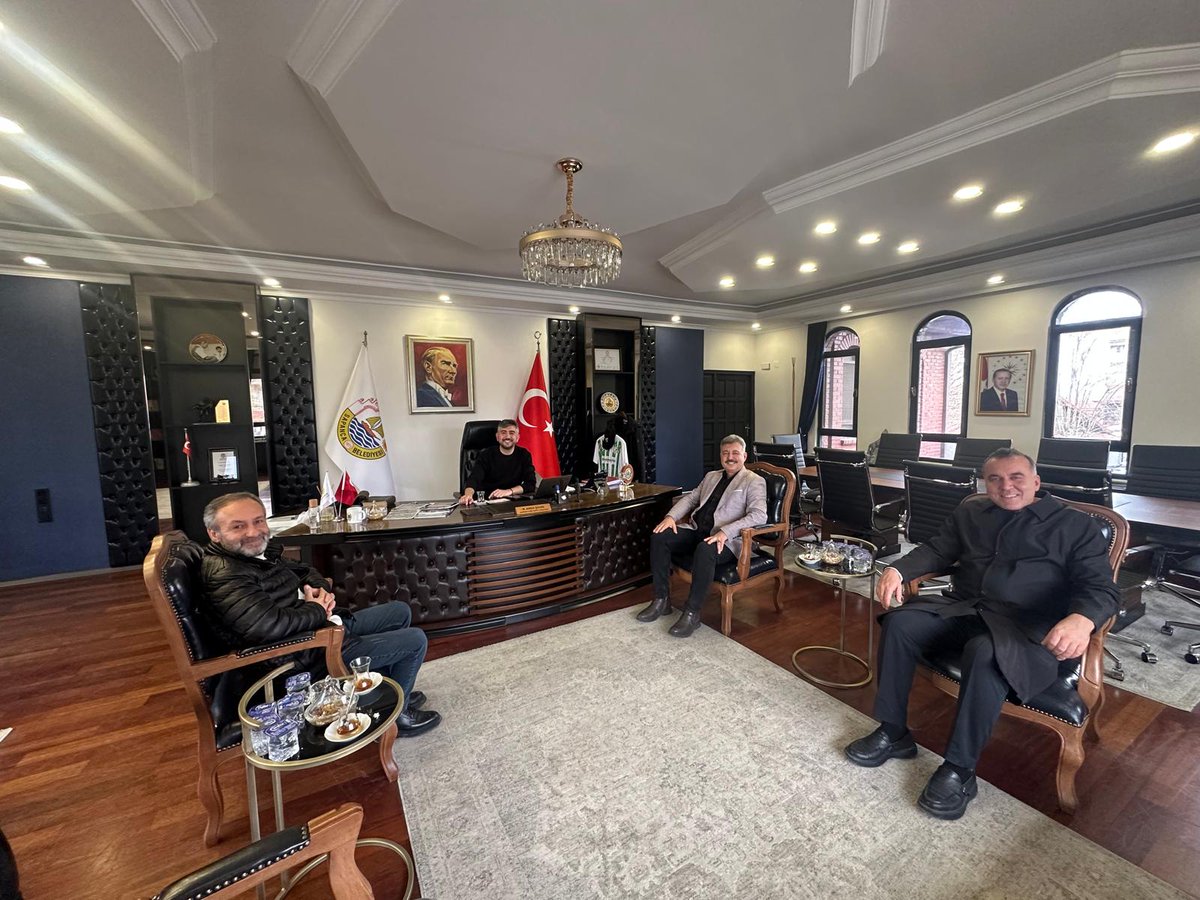 📍 Sapanca Belediyesi

Sapanca Belediye Başkanımız Sn Nihat Arda Şahin'i  ziyaret ettik. 

Kıymetli misafirperverlikleri için çok teşekkür ediyoruz. 

Ramazan ÜNAL
Sakarya Yozgatlılar Dernek Başkanı

<a href="/SapancaBelediye/">Sapanca Belediyesi</a> 
<a href="/nihatardasahin/">Nihat Arda Sahin</a>