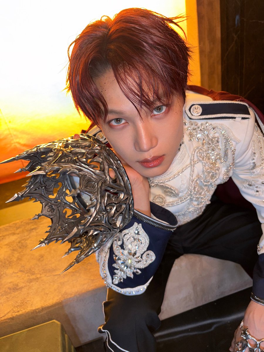 weareoneEXO's tweet image. 기꺼이 받을 Crown

#EXO #엑소 #weareoneEXO
#Crown #REVERXE