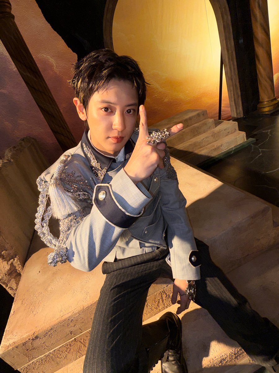 weareoneEXO's tweet image. Comin' to the throne

#EXO #엑소 #weareoneEXO
#Crown #REVERXE