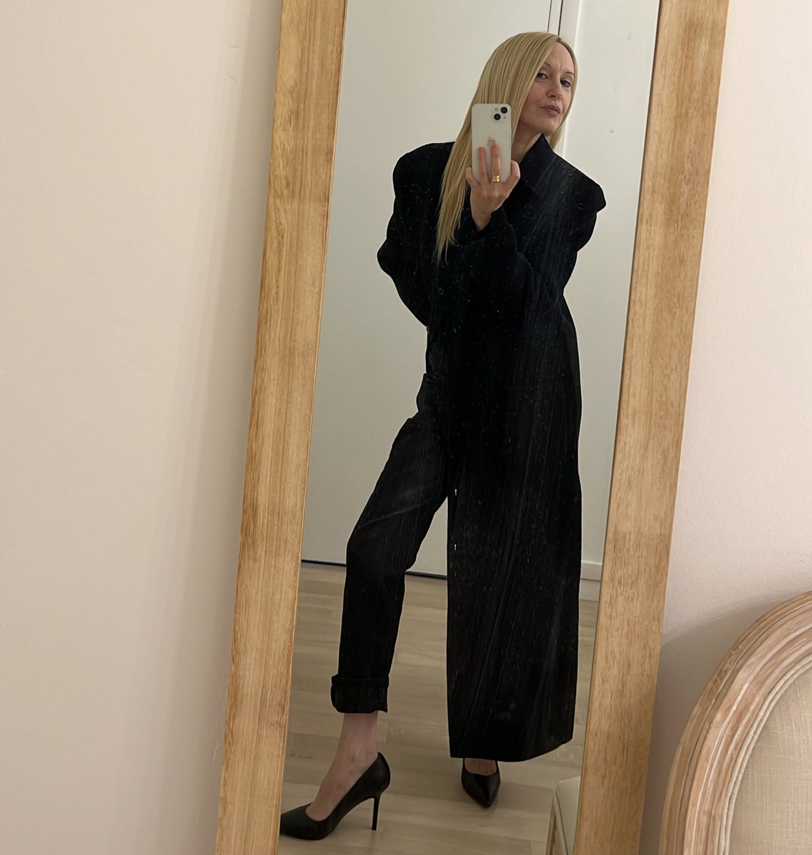 - "C’est quoi ta matière préférée, maman?"
- "Le cachemire, chérie."
- "Mais non, à l’école!"

Thaïs Alessandrin et Sophie Marceau - LOL - 2008