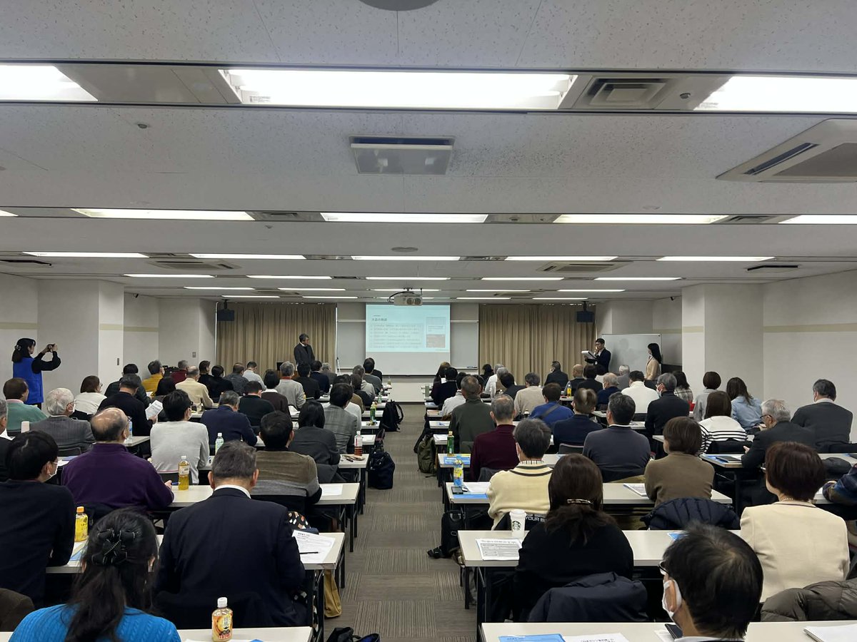 kenaerworld's tweet photo. 兵庫にてFP協会様の研修講師。100名の前で『シン富裕層の海外移住＆FPビジネス』について2時間熱弁してきました🎤
​参加FPからビジネス関心先としてカタール、ウズベキスタンなど驚きの国名が飛び出し、逆に僕がワクワク🌍
​アエルワールド(移住)×RE/MAX(不動産)は、まさにこの「世界と繋がる英語環境」が日常です。
このグローバルな刺激の中で働きたい不動産エージェント、絶賛募集中です！
​さて、連夜の懇親会へ。飲みすぎ注意で挑みます🍺
​#REMAXMigrationRealty #アエルワールド #海外移住 #投資家ビザ #不動産エージェント募集 #ゴールデンビザ