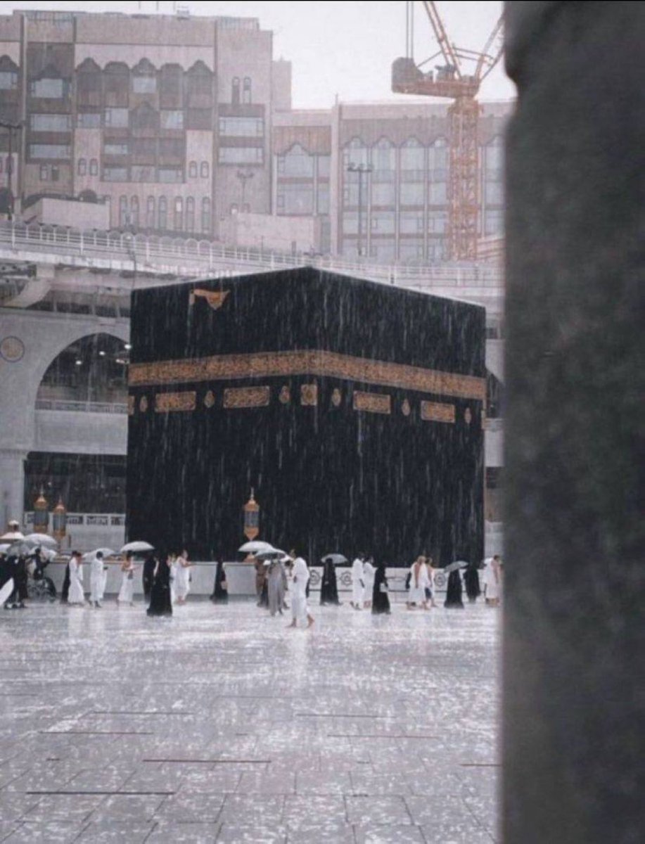 #وش_في_خاطرك_الان 

عمرة والجو مطر …..