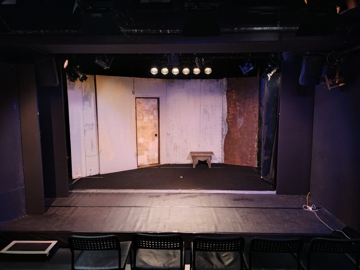 萬國四季協會『風森挽歌』
無事終演しました

ご来場下さった皆様
お手伝い下さった皆様
出演して下さった皆様
本当にありがとうございます

今後ともよろしくお願いします

次回公演は
6月24日(水)〜28日(日)
上野ストアハウスにて
アントン・チェーホフ作
『かもめ』
を上演予定です