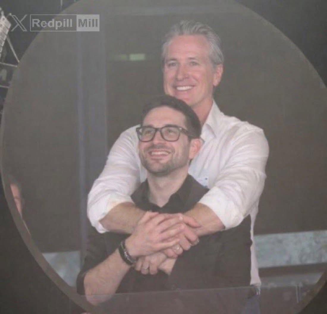 RobSchneider's tweet image. 