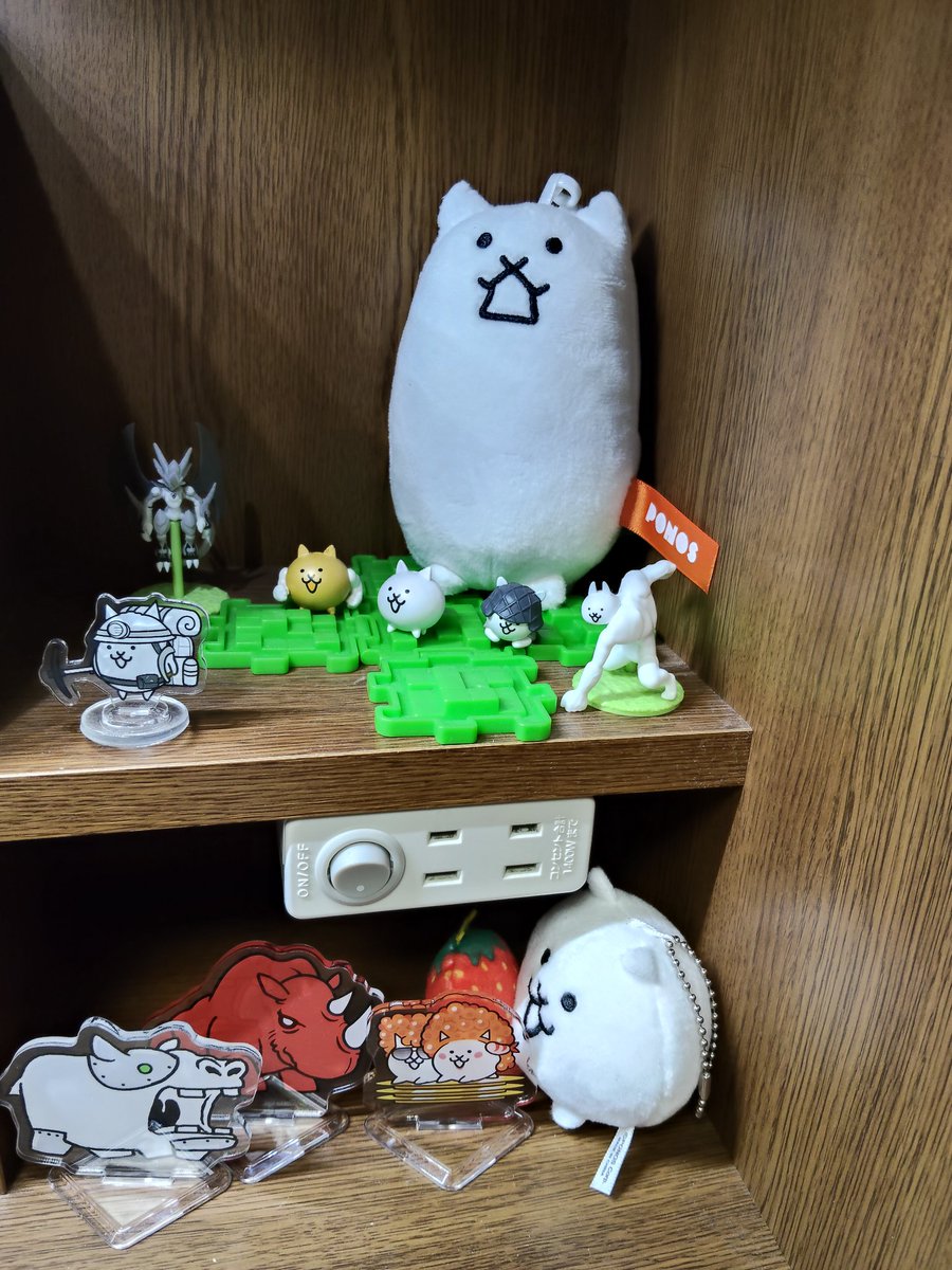 ttakkapi's tweet photo. 一番くじ行ってきてにゃんこのディスプレイが増えた
#にゃんこ大戦争 https://t.co/5a4KpOvJm1