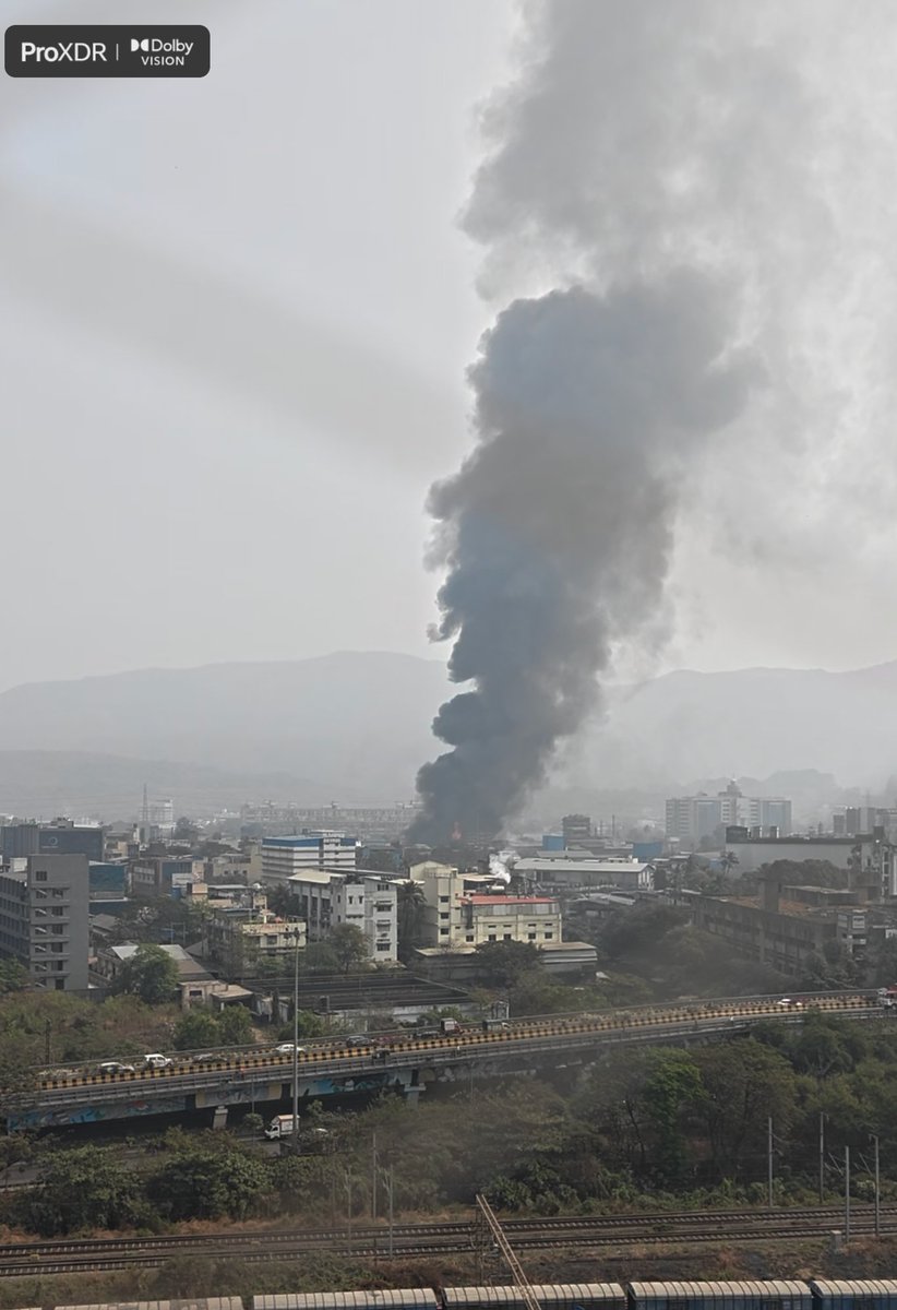 abhydh's tweet photo. @echoman911 @NMMConline @NaviMumbaiCity Yeah, I just saw this too from my home. Hope there are no casualties. Praying for the best 🙏. https://t.co/UlKdDpYJG8