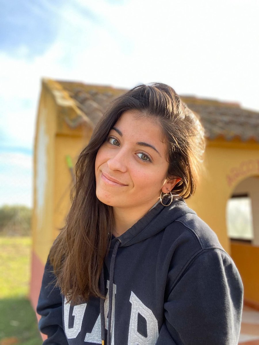 Buenas días a todos/as  que seguís apoyando y dando fuerza a esta familia . Con vuestro apoyo nos hacéis más llevadero los 21 meses de esta insoportable travesía, en la que seguimos esperando que se haga justicia a nuestra  hija Fuente Clara Cabrera Mateos 
Nosotros seguimos