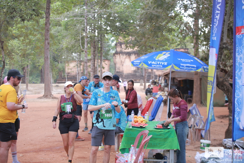 【吴哥超级越野赛2026开跑 52国1700名选手穿越柬埔寨古迹】

第九届吴哥超级越野赛（Angkor Ultra Trail 2026）今日在暹粒省象斗场古迹一带举行，吸引来自52个国家和地区的约1700名选手参赛。

新闻链接：cc-times.com/posts/31071