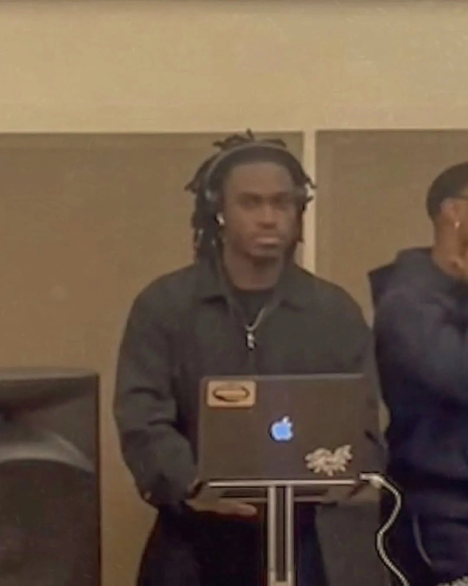 77gocrazy's tweet image. this locked in😭