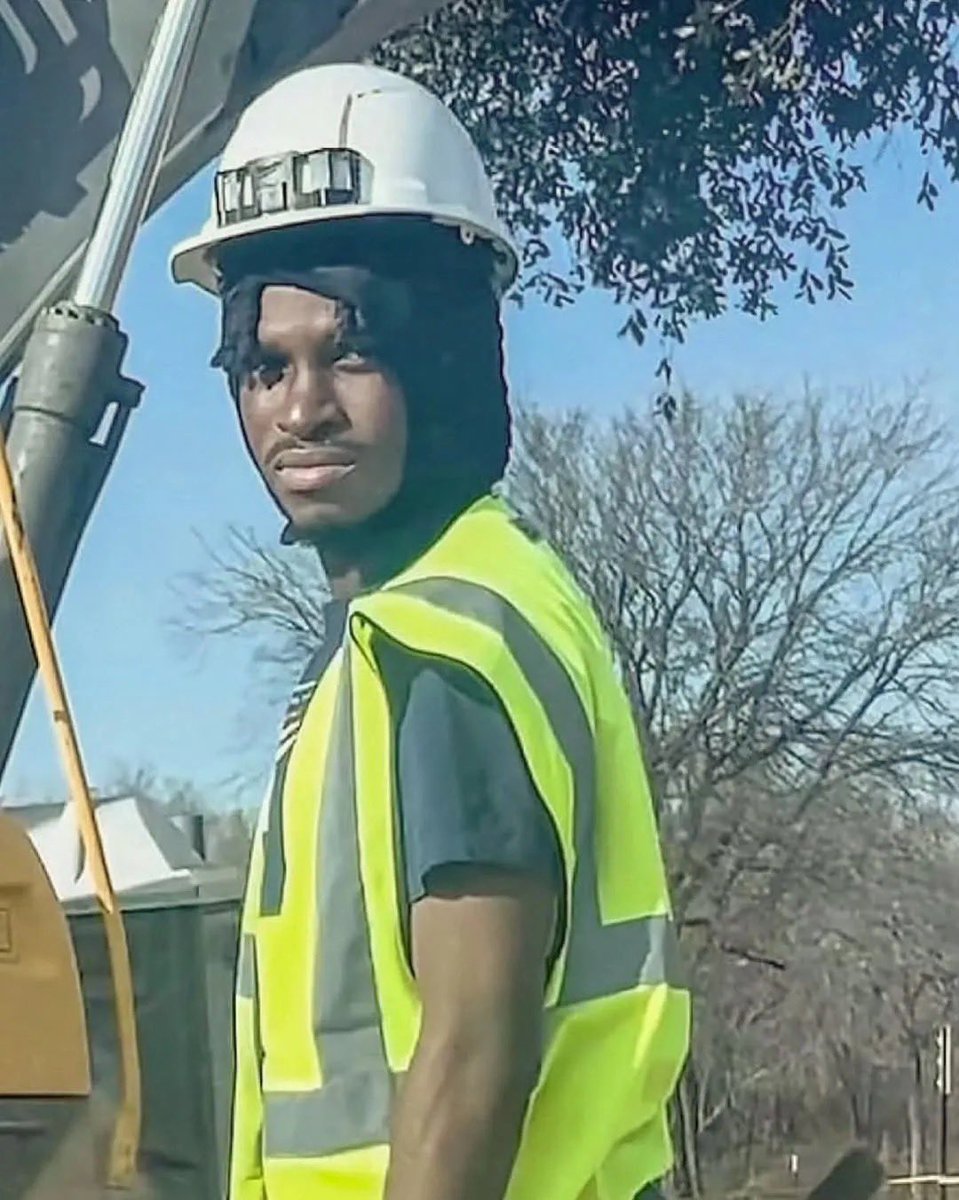 77gocrazy's tweet image. this locked in😭