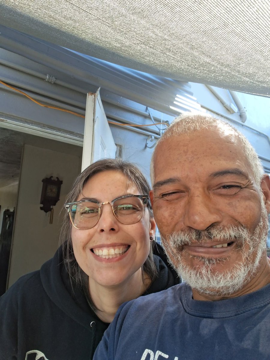 deannam_409's tweet photo. @liamgallagher Hi Liam! It's my dad's 60th birthday and I surprised him by showing up at his door. What do you think? https://t.co/GuVV6X4gRg