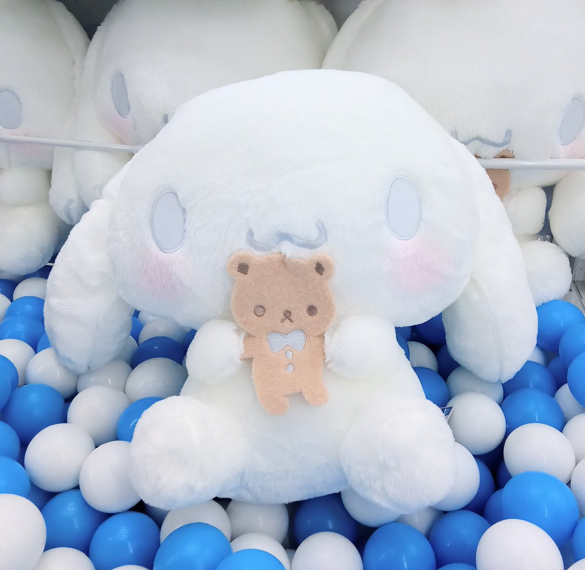 景品案内】 〇シナモロール 超超BIGぬいぐるみ〜くまさんだっこ