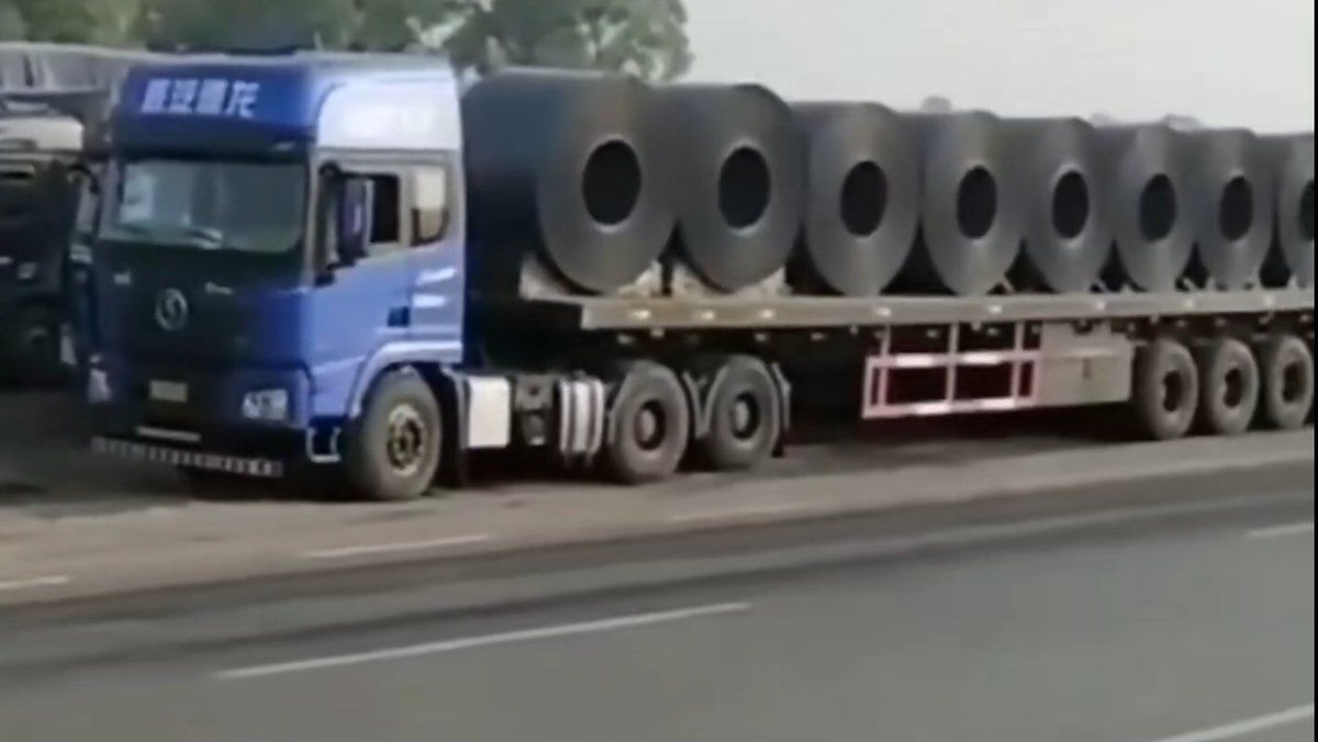 TWCommanderCat's tweet image. 白左们有本事上国道把它们拦下来？😂😂😂