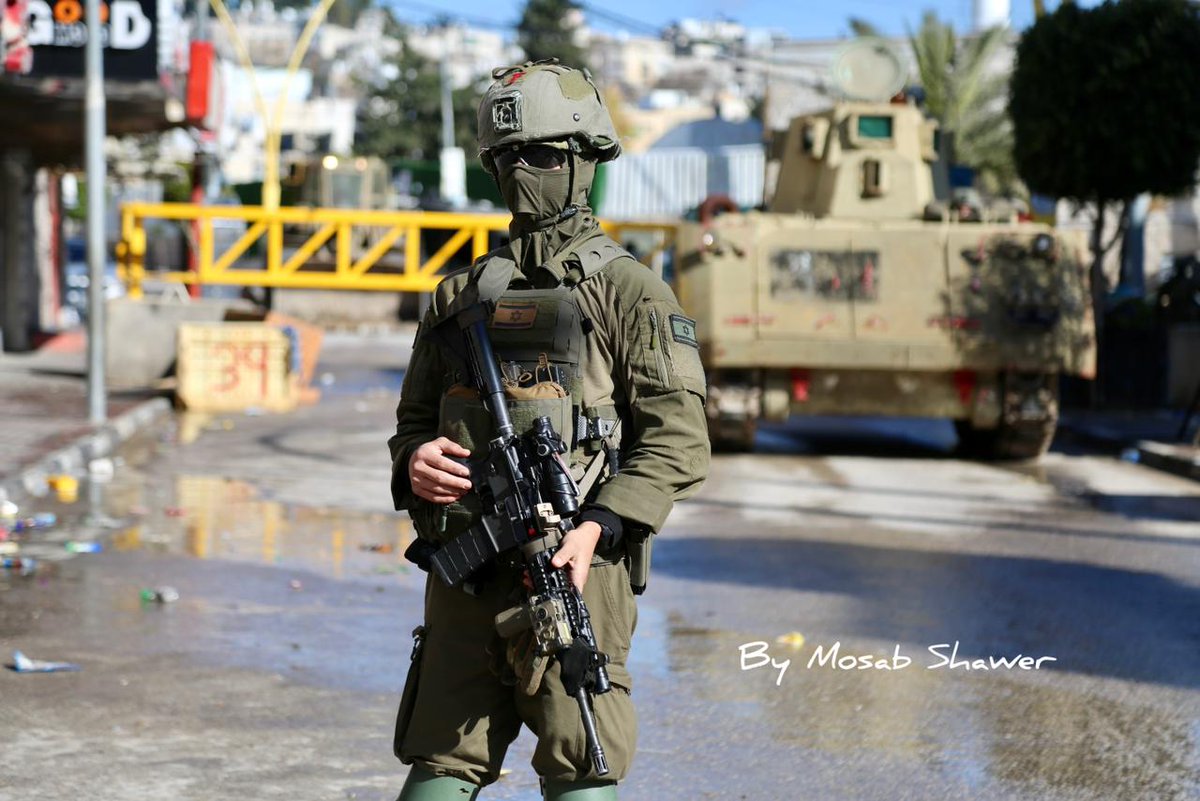 Alhadath_news1's tweet image. بينهم جريح.. الاحتلال يعتقل عددا من الفلسطينيين في اقتحامات بالضفة
alhadath.ps/article/201640