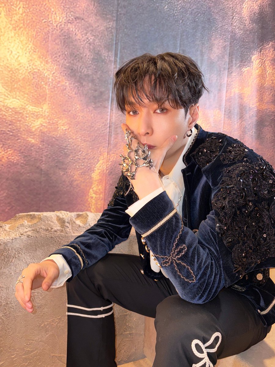 👑 #Lay #yixing #レイ #チャンイーシン #zhangyixing #LayZhang