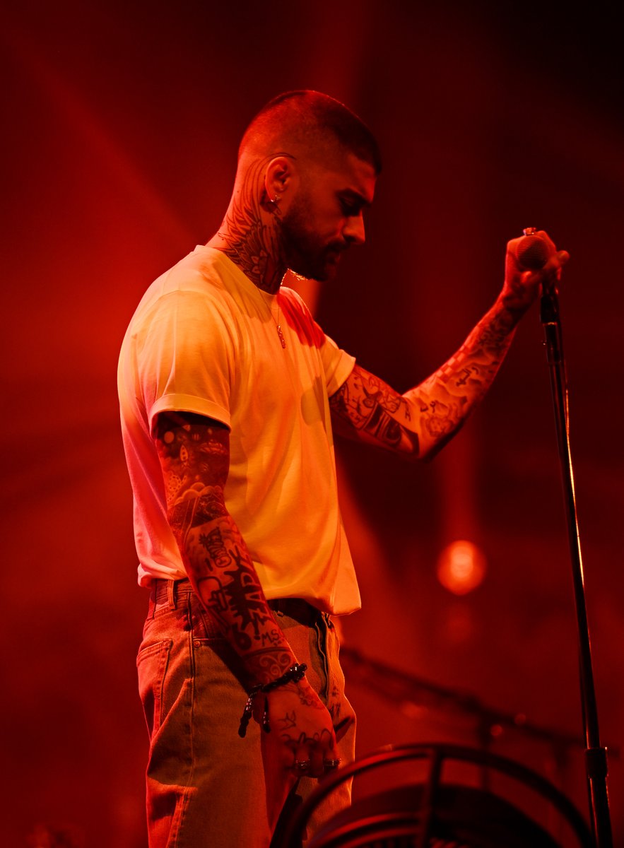 MTV's tweet image. Any night spent with @zaynmalik is sure to be 'A Night To Remember' 🌙🎤