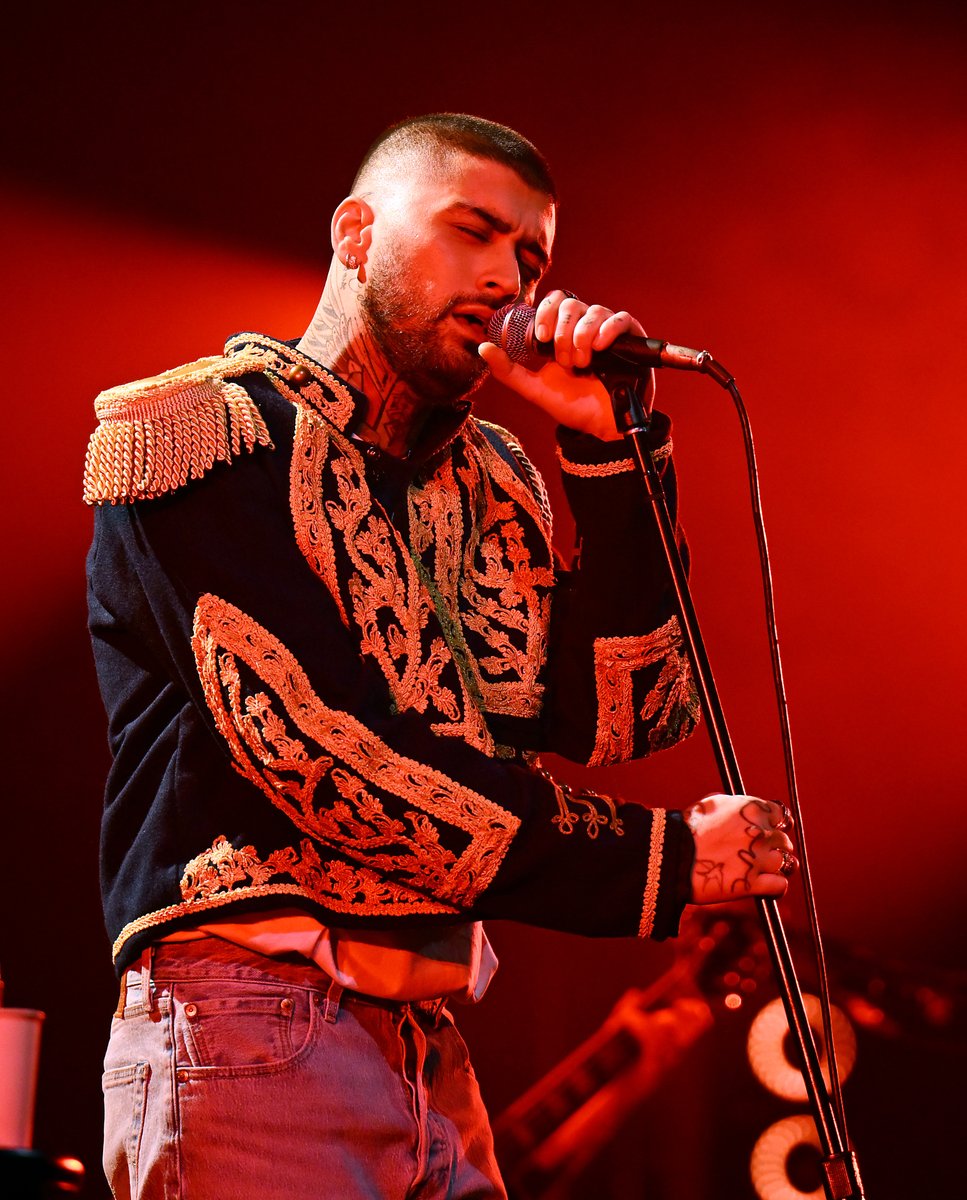 MTV's tweet image. Any night spent with @zaynmalik is sure to be 'A Night To Remember' 🌙🎤