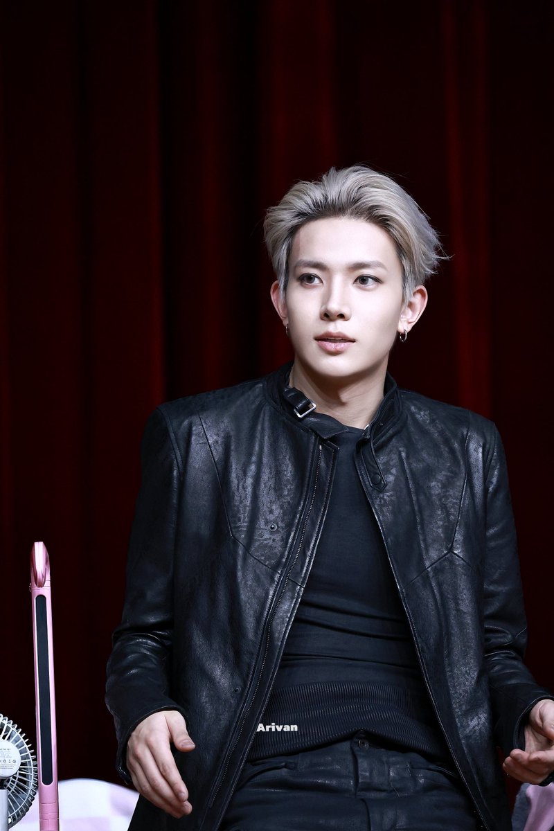 Arivan1015 tweet media