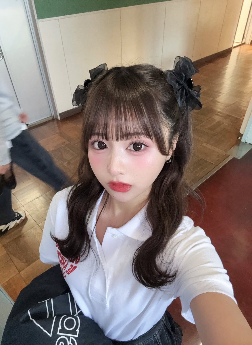 精一杯腕伸ばして上から撮ると盛れるんだよ~！✌🏻( ᵔ֊ᵔ