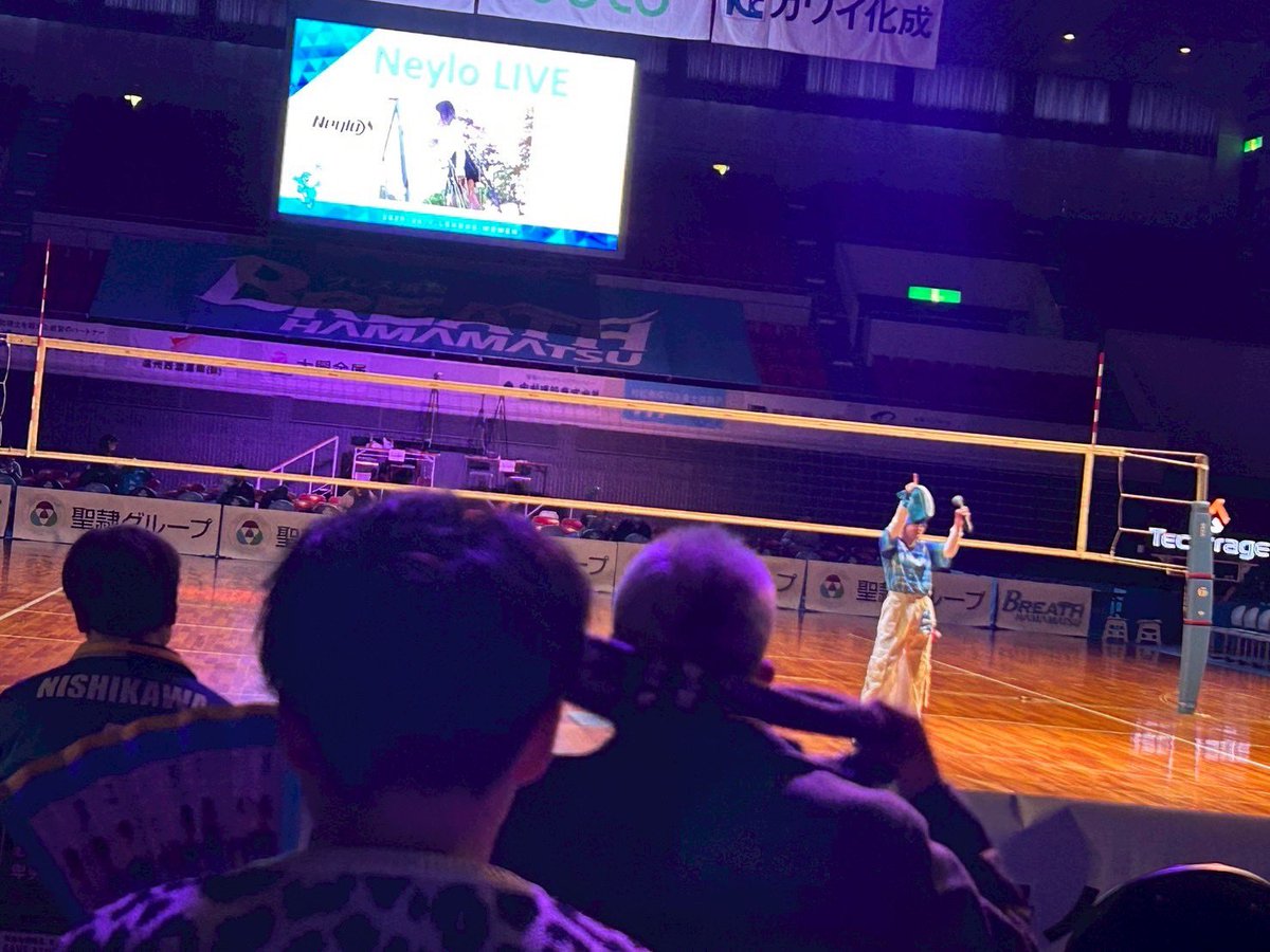 053united_music's tweet photo. 本日は #浜松アリーナ にておこなわれた
#ブレス浜松 vs #倉敷アブレイズ 戦にて #Neylo がシーズンソング「JUMP OVER」を歌唱しました🎤🎶

今シーズン、残りの試合も宜しくお願いします🏐✨

https://t.co/kk7Eu08Mhn https://t.co/QjVrbVJij4