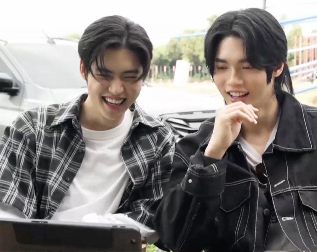 MickmetasO's tweet image. ลูกชายตนโตกับคนเล็กหล่อจัง 😍

WIN MICK MU X PEAK TRIP

#PeakTripwithWinMickSS2EP1
#IsuzuxWinMick
#mickmetas