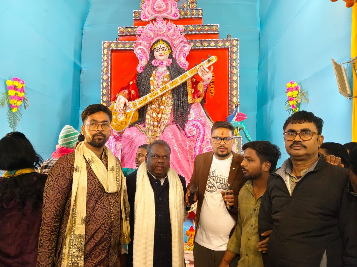 prabhatkhabar's tweet image. फुलवारी शरीफ: वसंत पंचमी पर पटेल हॉस्टल में सरस्वती पूजा का आयोजन. JDU विधायक अरुण मांझी हुए शामिल. विधिवत पूजा कर छात्र-छात्राओं के उज्ज्वल भविष्य की कामना की. कहा– शिक्षा, अनुशासन और परिश्रम से ही सफलता मिलती है. 
#BasantPanchami #SaraswatiPuja #PatelHostel #ArunManjhi