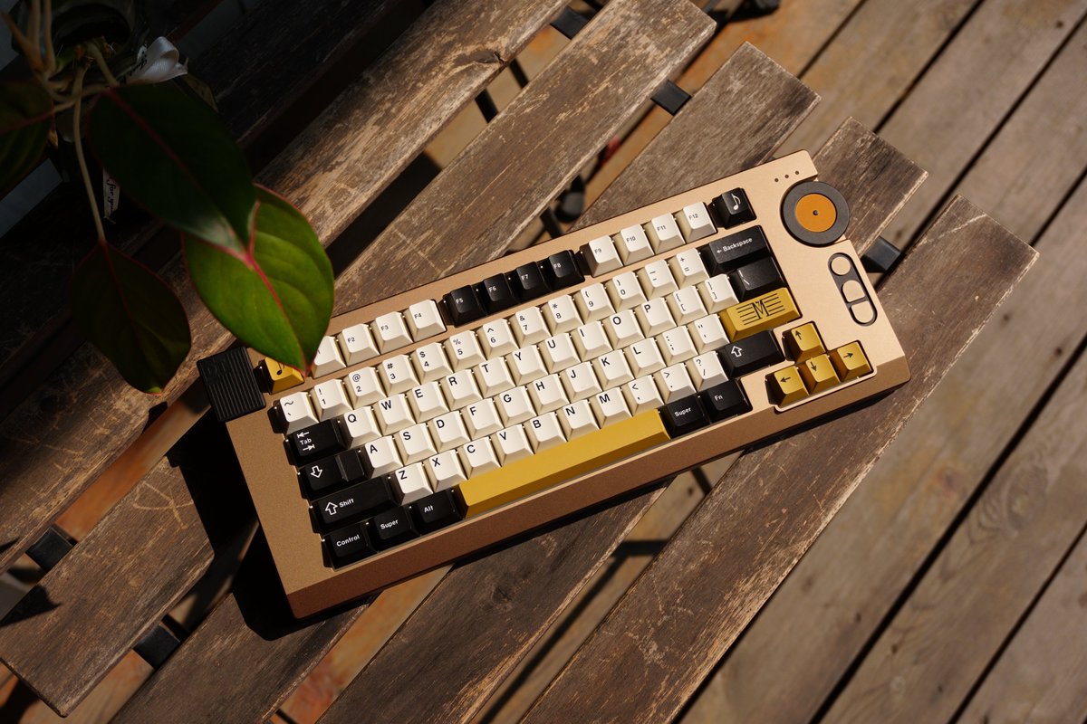 DesktopTribe tweet media