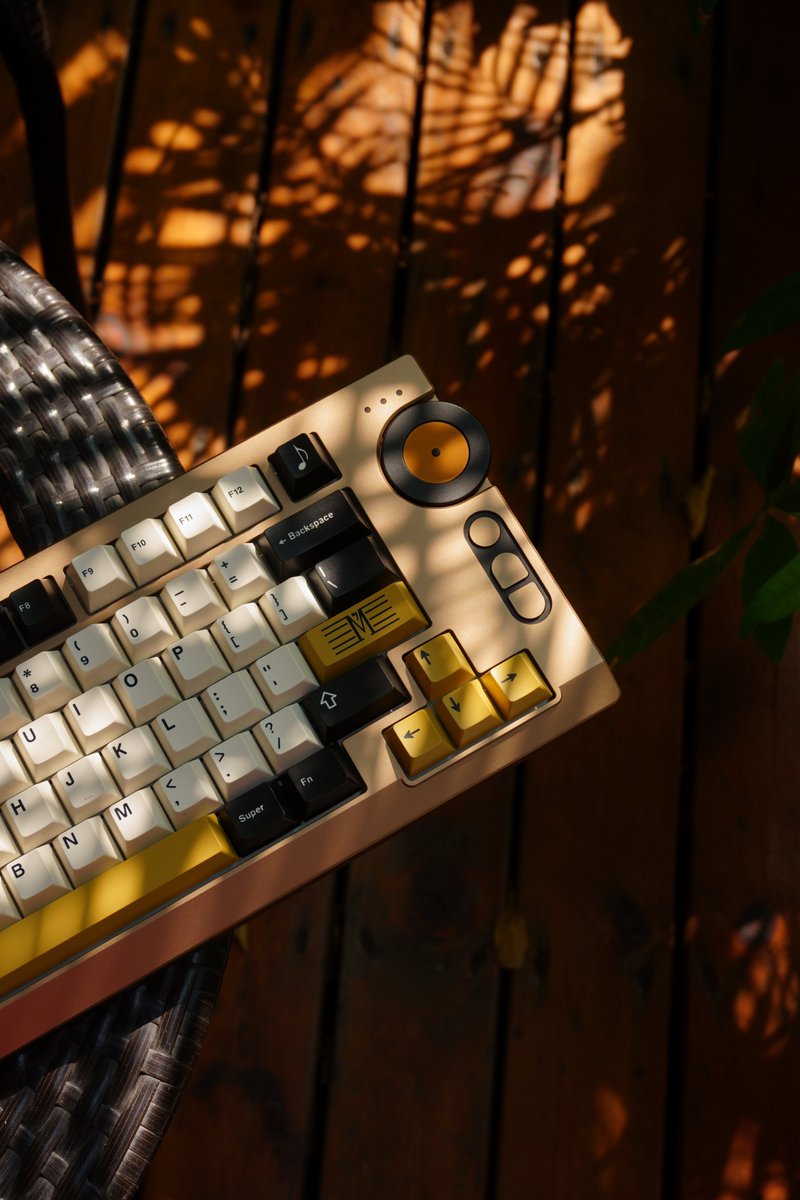 DesktopTribe tweet media