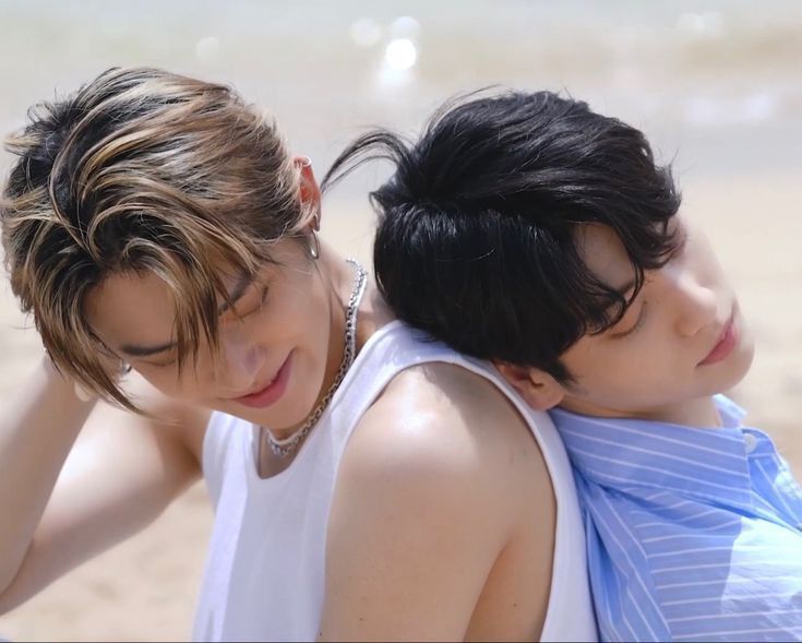 essrebie's tweet image. yeonbin au one tweet #yeonbin

for one last time

Ib:tikt0k