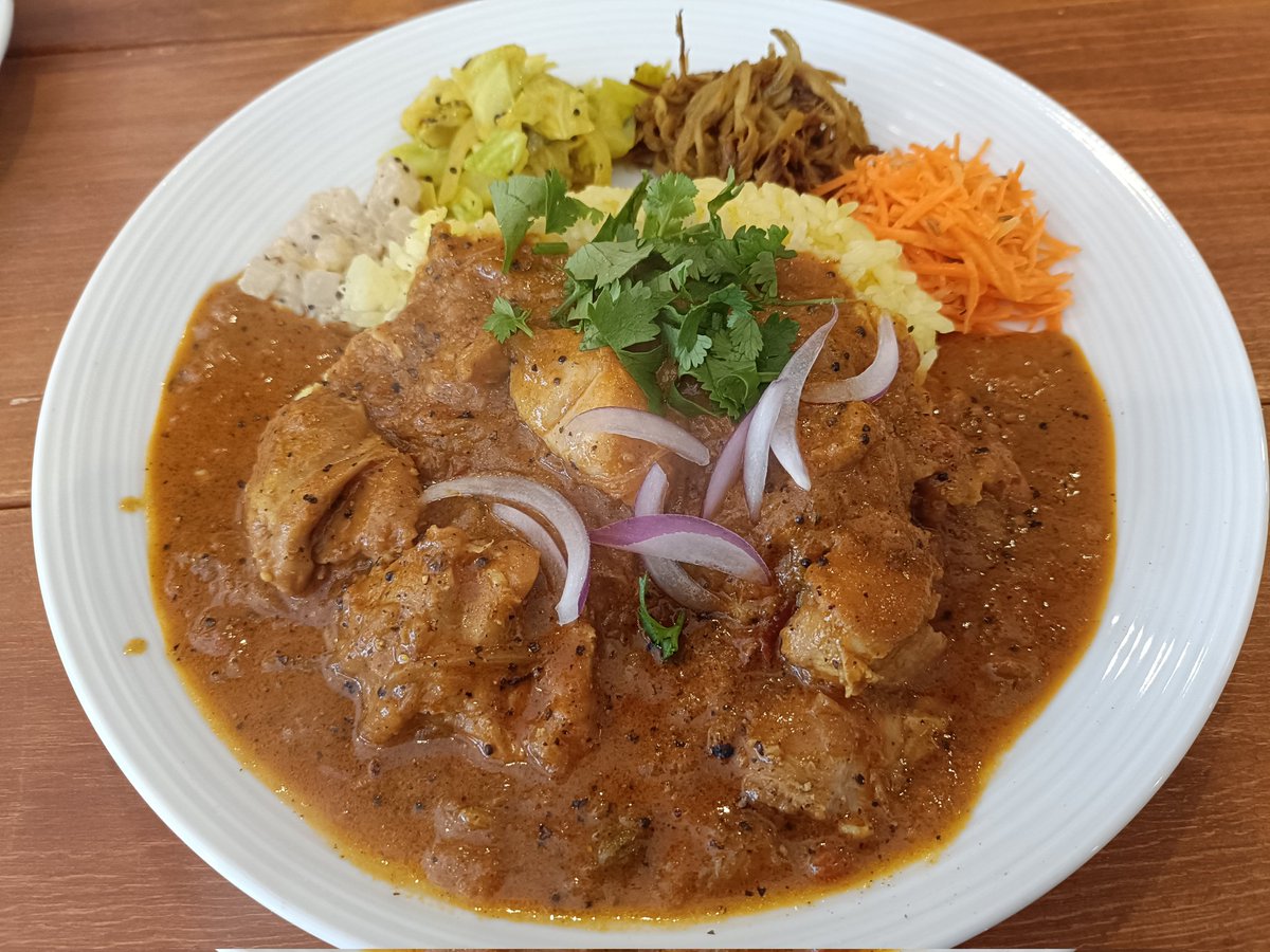 ymdhtt's tweet image. 田名部洋菓子店さんでチキンマッパスとhazyIPA バテレ シリンガ。相性良すぎて昇天。サラダのお皿にチーズがちょこんとあるの嬉しい・・・
食後のカッサータは毎食後食べたいさっぱりとしたデザート
美味しいスパイスカレーと昼からビール！最高！
#田名部洋菓子店