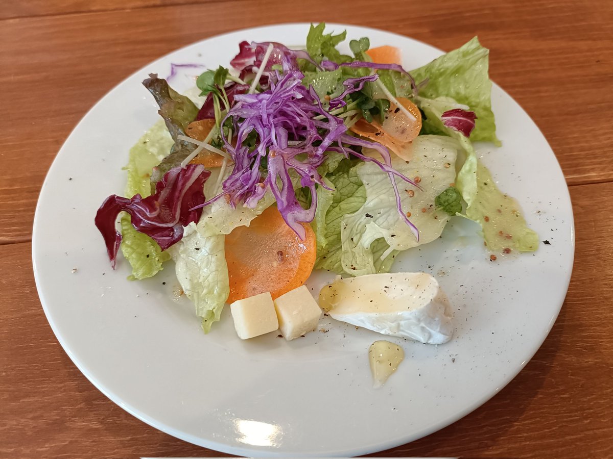 ymdhtt's tweet image. 田名部洋菓子店さんでチキンマッパスとhazyIPA バテレ シリンガ。相性良すぎて昇天。サラダのお皿にチーズがちょこんとあるの嬉しい・・・
食後のカッサータは毎食後食べたいさっぱりとしたデザート
美味しいスパイスカレーと昼からビール！最高！
#田名部洋菓子店