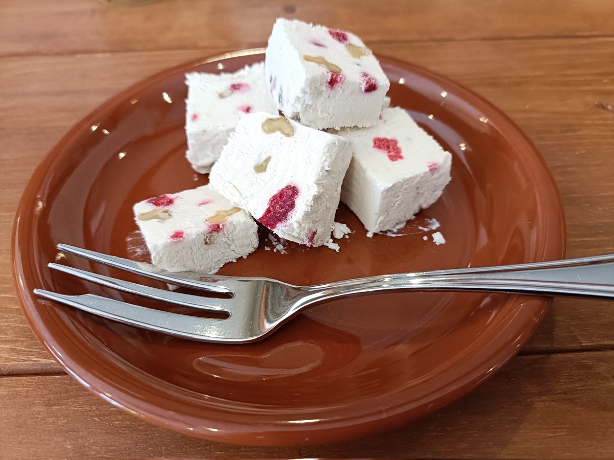 ymdhtt's tweet image. 田名部洋菓子店さんでチキンマッパスとhazyIPA バテレ シリンガ。相性良すぎて昇天。サラダのお皿にチーズがちょこんとあるの嬉しい・・・
食後のカッサータは毎食後食べたいさっぱりとしたデザート
美味しいスパイスカレーと昼からビール！最高！
#田名部洋菓子店