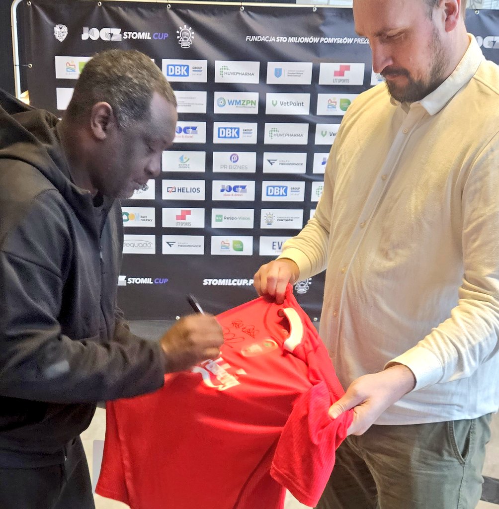 LTTsports's tweet photo. At the Future of Football Summit, #EmileHeskey is already collecting signatures โฝ๏ธโ๐ฟ #FutureOfFootball #StomilCup2026 https://t.co/t9dRbdoWTo