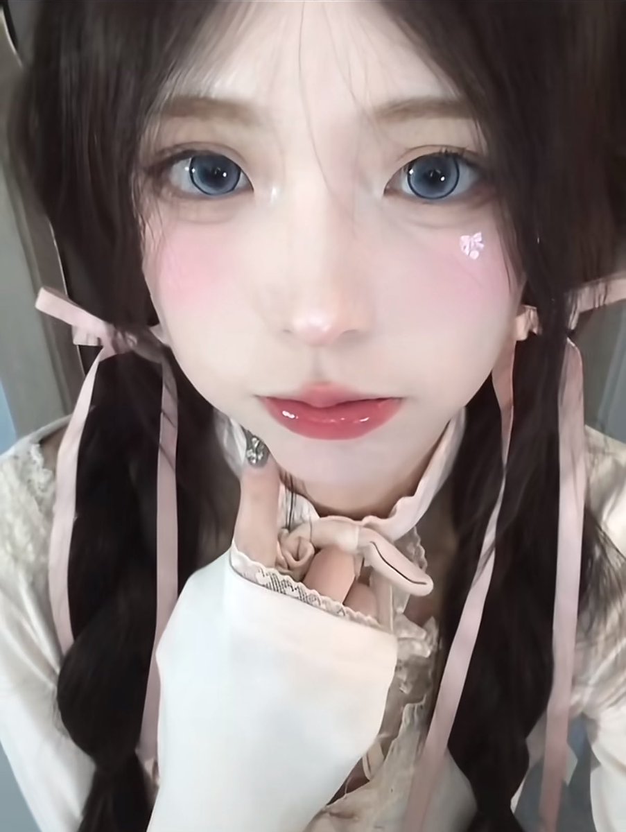 有大鸡巴嘛
#反差 #合照 #射屏 #鸡巴 #抽脸