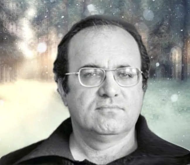 Bugün hiç yazı yazmasam diyorum,
Gitsem bir dağ başına, gitsem, kır çiçekleri toplasam.
Bunları bir demet yapsam;
desem ki, bu çiçeğin adı, “ERDEM”,
bunun adı “ONUR”,
bunun “İNANÇ“…
Uğur MUMCU ( 1942-24.01.1993) 📷📷📷