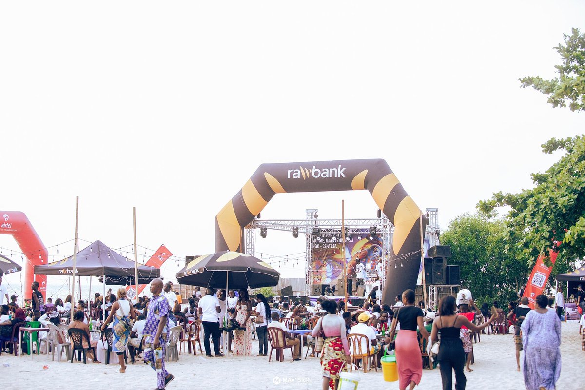 Telconfort's tweet photo. Les fériés du 16 au 18 à la plage de Muanda nous avions eu plaisir d'organiser et accueillir des milliers de touristes venant de partout pour visiter Moanda... Merci de votre confiance 🙏 https://t.co/Hh37cKgNGa