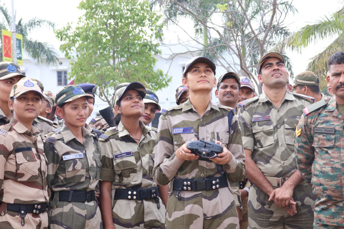 IaSouthern's tweet photo. Unified Training... Unified Strength...

Exemplary professionalism, cohesion and interoperability are on display at Aundh Military Station during CISF-Army joint training conducted under the aegis of Southern Command. Indian Army personnel and 102 CISF trainees including 10 women and 02 officers are training shoulder to shoulder to enhance operational coordination, deepen mutual understanding and sharpen tactical drills across a wide spectrum of operational scenarios. The training focuses on validating critical response protocols, improving command and control, and strengthening joint decision-making under dynamic conditions. The seamless integration achieved reflects a shared commitment to high-tempo, agile and lethal operational readiness in service of the nation.

#NationFirst
#IndianArmy #SouthernCommand #KonarkCorps #GoldenKatarDivision
#CISF 
 #JointPreparedness #OperationalExcellence
#OperationalSynergy

@adgpi
@CISFHQrs 
@PRODefPune 
@SpokespersonMoD