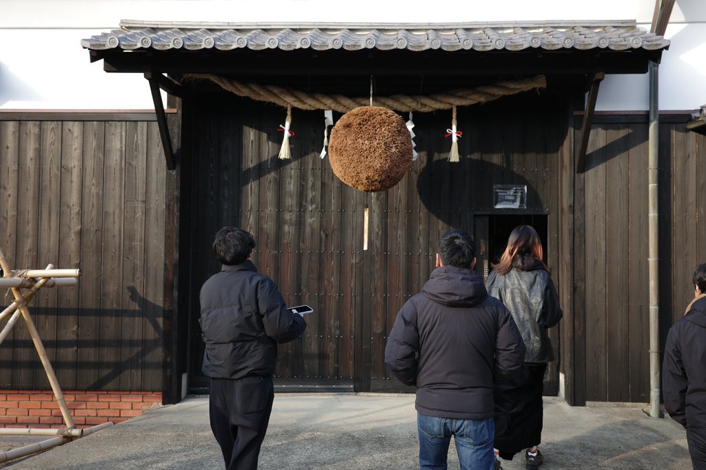 Kyoto Creative Assemblage のDCLパート初日。「水との関係を結い直す架空のしきたりをつくる」をゴールに、初日は伏見の醸造と水をめぐるフィールドワーク。神社に巨大な雨水利用のための月桂冠さんからの木桶があるのも、興味深い。