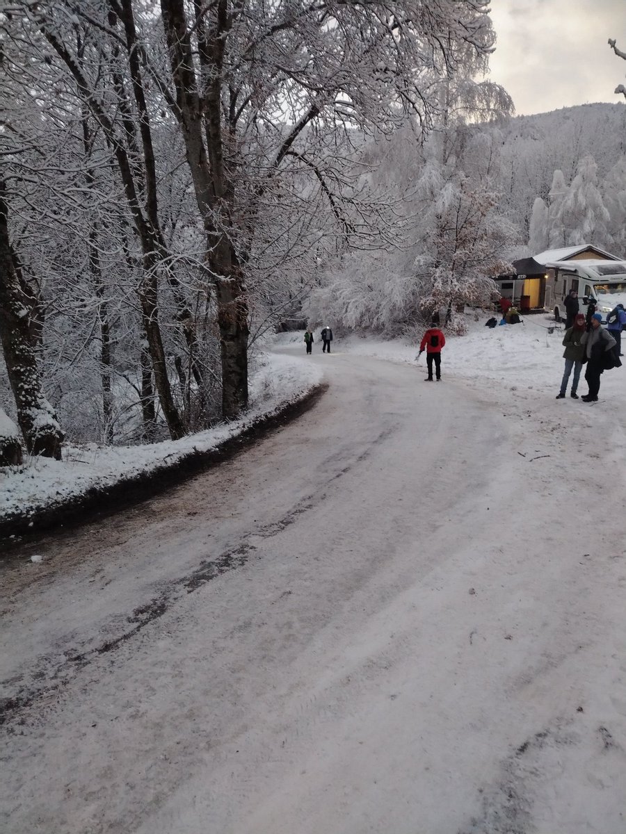 La SS10 est full enneigée. Je bande